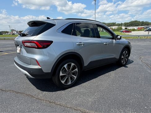 Used 2023 Ford Escape Platinum AWD/4WD image 11