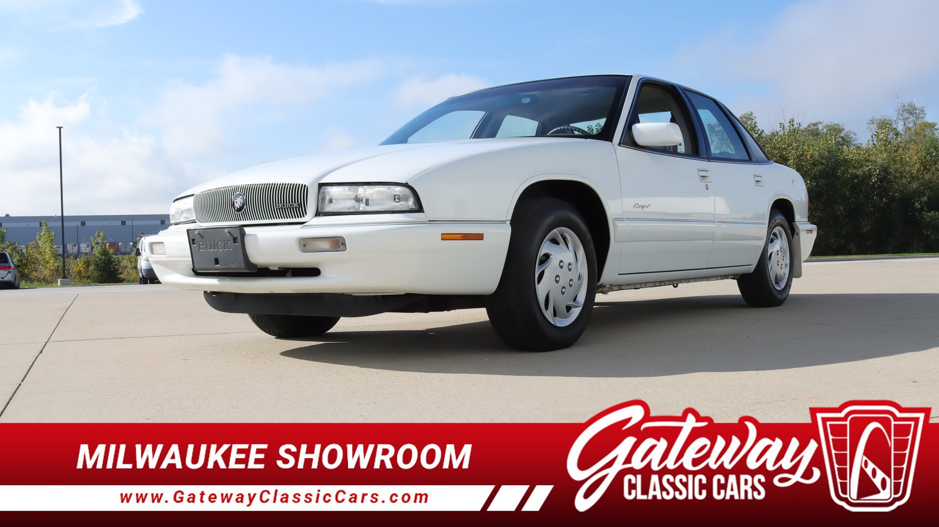 Used 1995 Buick Regal Custom FWD image 1