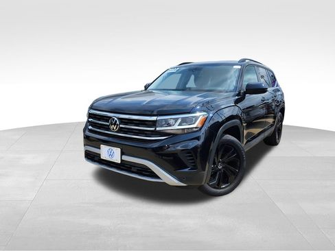 Certified 2023 Volkswagen Atlas SE w/ Black Wheel Package AWD/4WD image 3