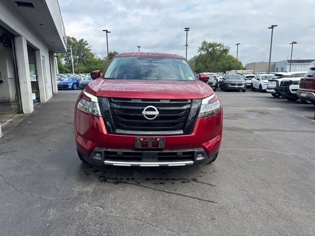 Used 2023 Nissan Pathfinder SL w/ Black Appearance Package AWD/4WD image 7
