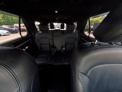 Used 2017 Ford Explorer XLT w/ Equipment Group 202A AWD/4WD image 33