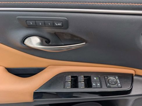 Used 2024 Lexus ES 350 w/ Premium Package image 18