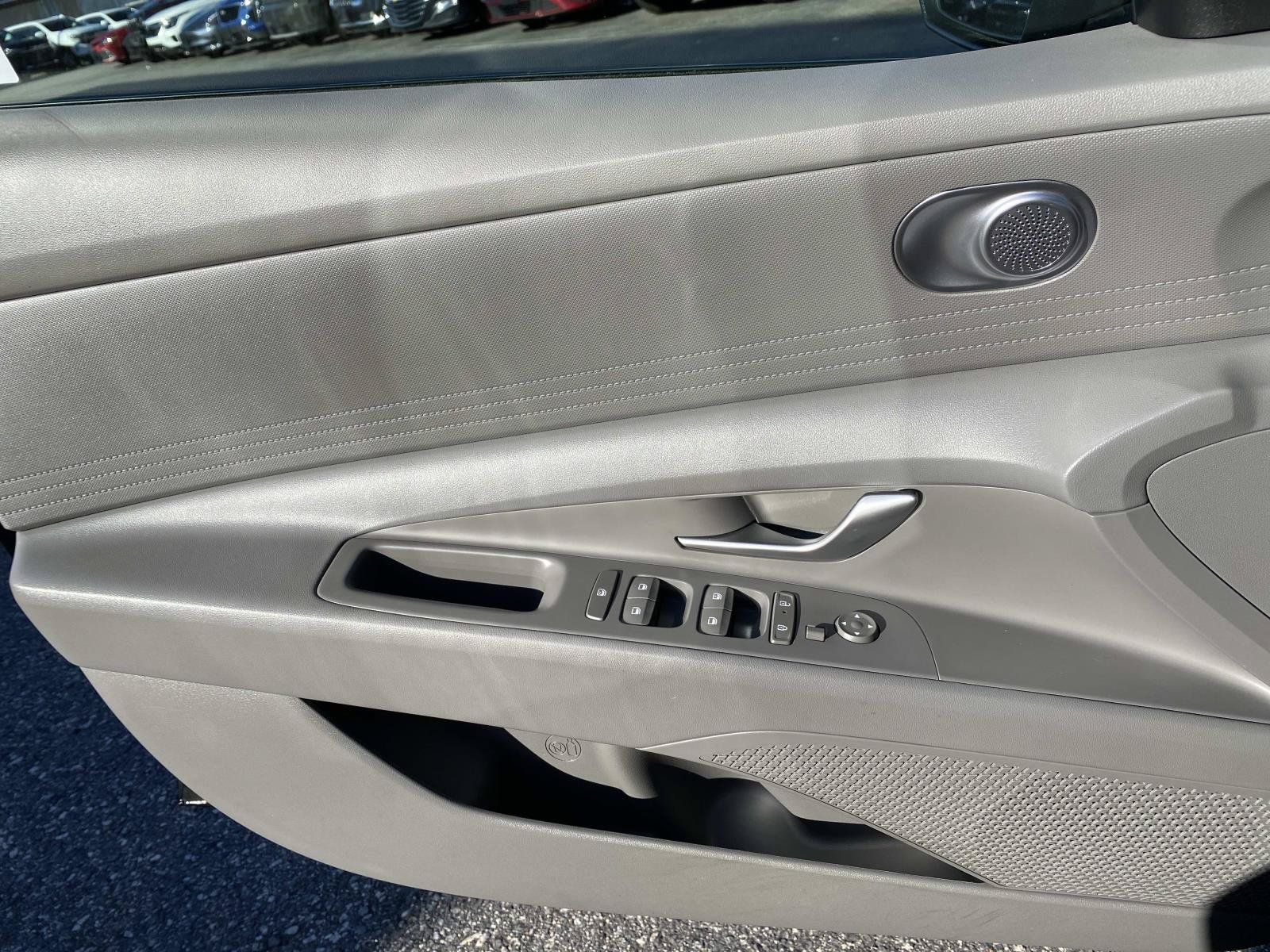 Used 2024 Hyundai Elantra SEL FWD image 20