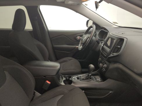 Used 2019 Jeep Cherokee Latitude w/ Cold Weather Group FWD image 21