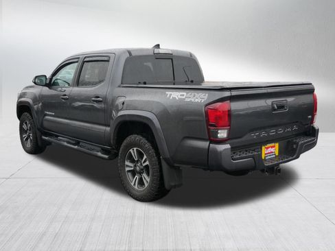 Used 2019 Toyota Tacoma TRD Sport image 5