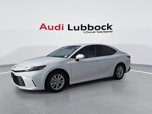 Used 2025 Toyota Camry LE image 4