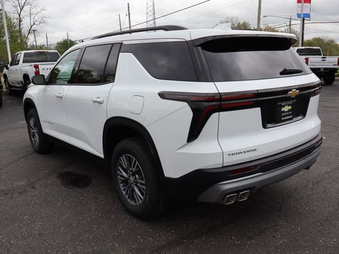 New 2026 Chevrolet Traverse LT FWD image 3