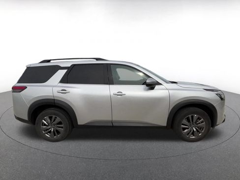 Used 2025 Nissan Pathfinder SV FWD image 16