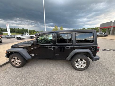 Used 2018 Jeep Wrangler Unlimited Sport S AWD/4WD image 2