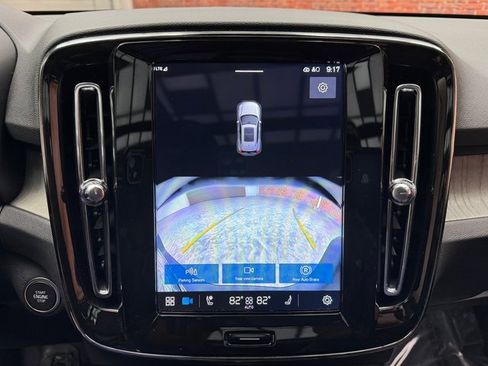 Used 2025 Volvo XC40 B5 Core image 21