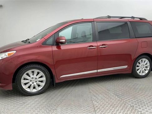 Used 2014 Toyota Sienna Limited image 6