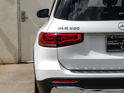 Used 2022 Mercedes-Benz GLB 250 w/ Premium Package Lite image 48