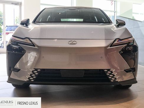 New 2026 Lexus ES 350e FWD image 2