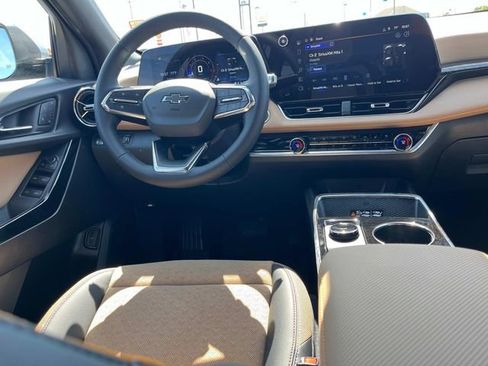 New 2026 Chevrolet Equinox ACTIV w/ Convenience Package III image 17