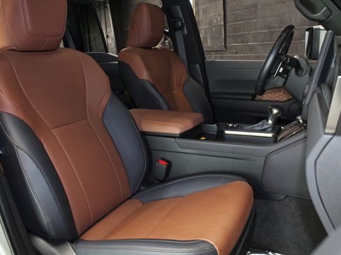 Used 2025 Lexus GX 550 w/ Accessory Package (2T) AWD/4WD image 56