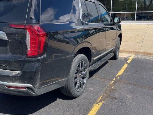 Used 2024 GMC Yukon SLT w/ SLT Luxury Package AWD/4WD image 3