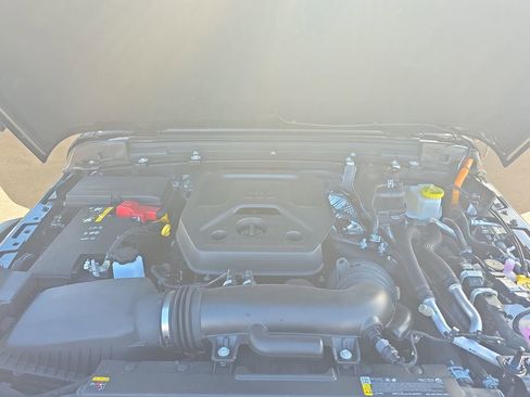 New 2025 Jeep Wrangler Unlimited Rubicon 4xe w/ Technology Group image 29