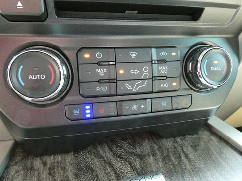 Used 2017 Ford F350 Lariat w/ Lariat Ultimate Package AWD/4WD image 34