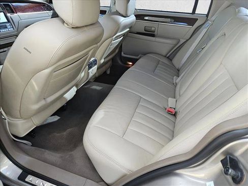 Used 2003 Lincoln Town Car Signature image 17