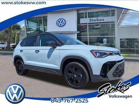 New 2026 Volkswagen Taos SE FWD image 1