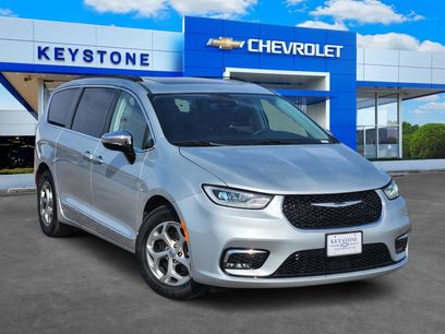 Used 2023 Chrysler Pacifica Limited