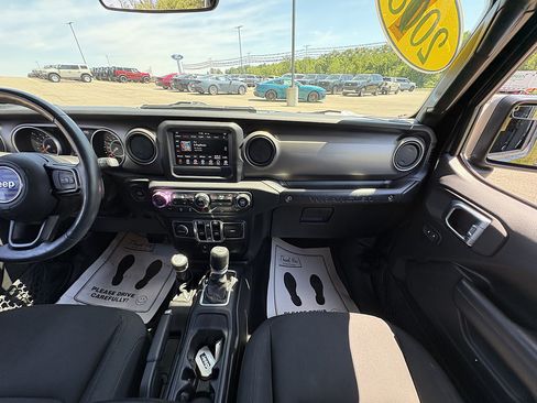 Used 2018 Jeep Wrangler Unlimited Sport S AWD/4WD image 23