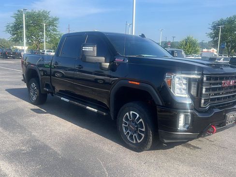 Used 2022 GMC Sierra 2500 AT4 AWD/4WD image 2