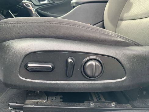 Used 2021 Chevrolet Malibu LT image 14