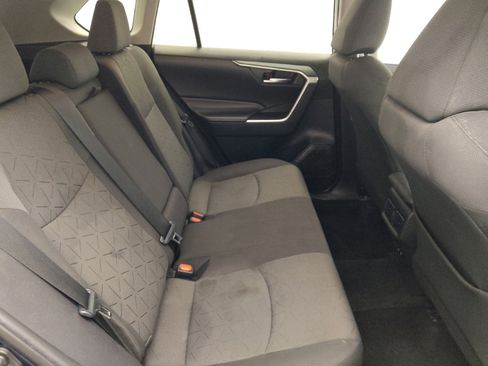 Used 2020 Toyota RAV4 XLE FWD image 19