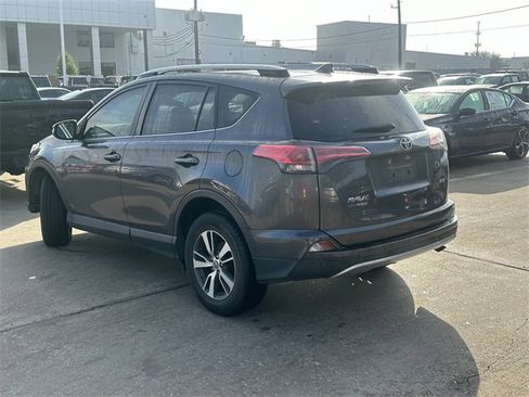 Used 2018 Toyota RAV4 XLE image 7