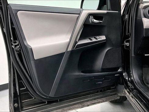 Used 2018 Toyota RAV4 XLE image 21