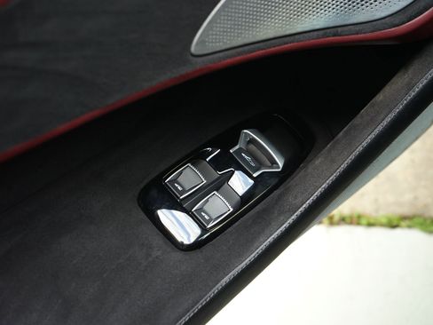 Used 2020 McLaren GT RWD image 25