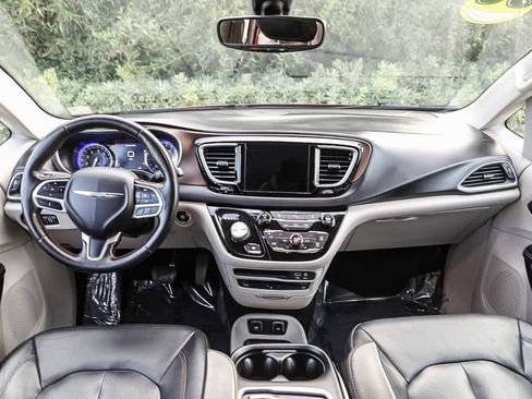 Used 2019 Chrysler Pacifica Touring-L Plus w/ Tire & Wheel Group image 11