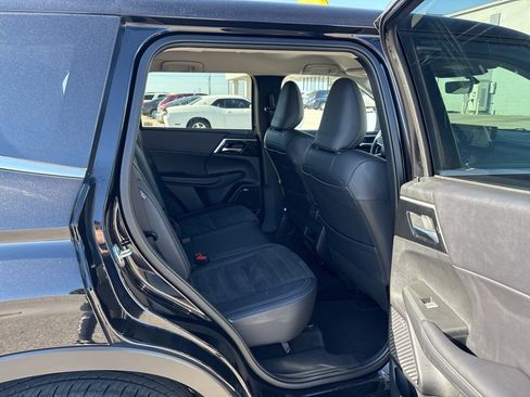 Used 2025 Mitsubishi Outlander SE FWD image 16