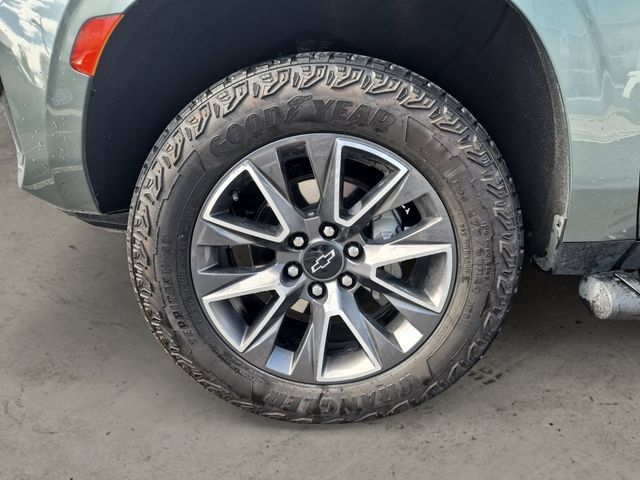 Used 2024 Chevrolet Tahoe Z71 w/ Luxury Package AWD/4WD image 9