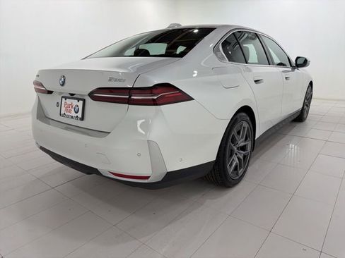 Used 2026 BMW 530i xDrive w/ Premium Package image 5