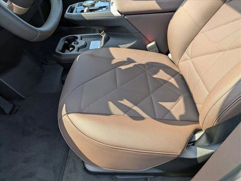 Used 2026 BMW iX xDrive60 image 4