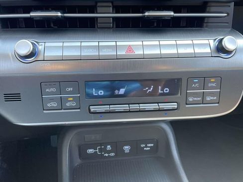 Used 2025 Hyundai Kona SEL FWD image 28