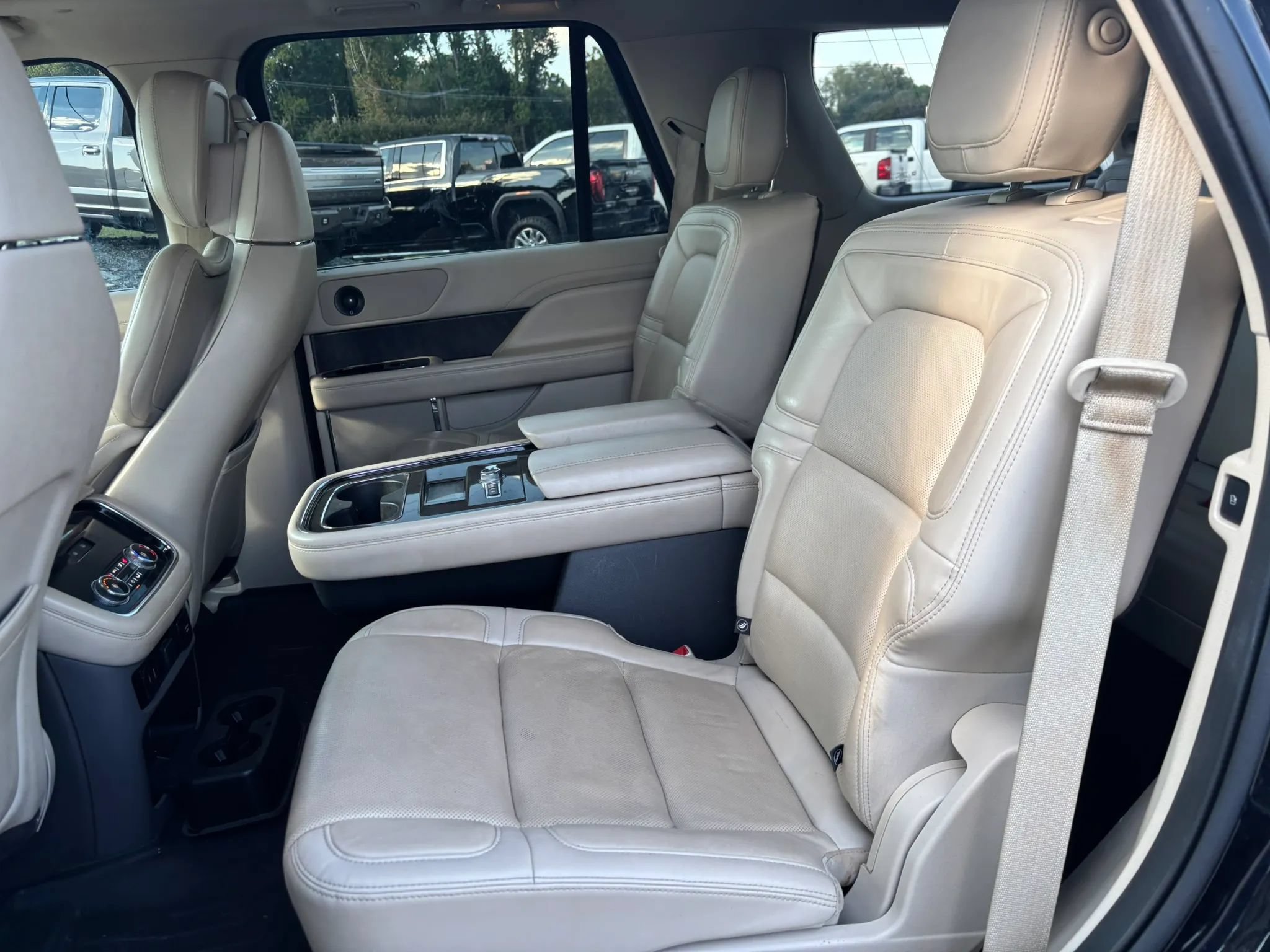 Used 2020 Lincoln Navigator Reserve AWD/4WD image 14