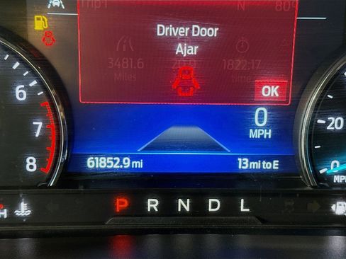 Used 2022 Ford Explorer XLT image 16