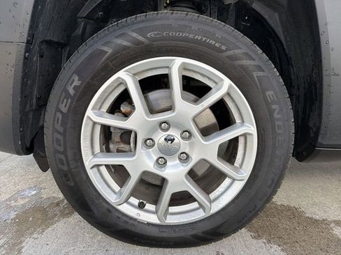 Used 2021 Jeep Renegade Latitude image 12