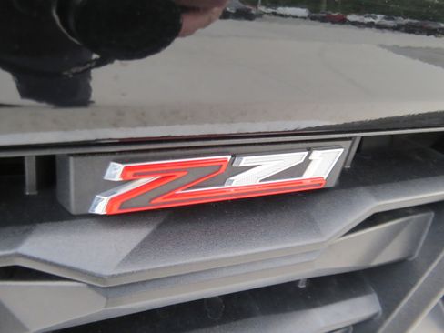 Used 2024 Chevrolet Colorado Z71 w/ Z71 Convenience Package 2 AWD/4WD image 9