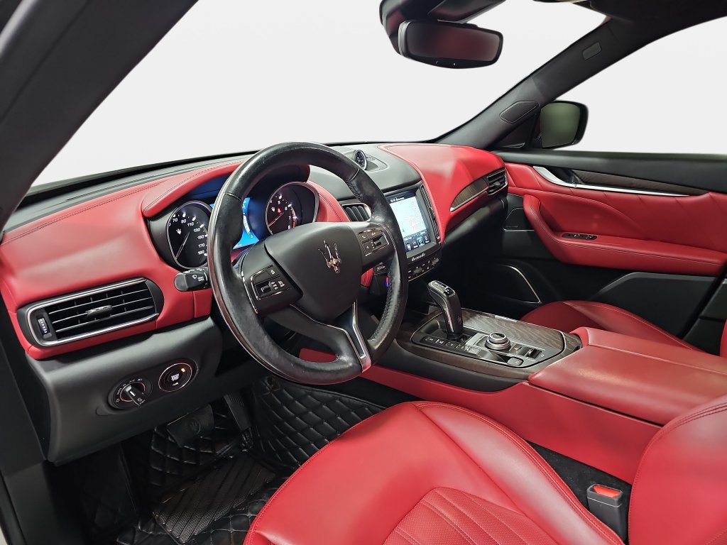 Used 2020 Maserati Levante AWD/4WD image 18