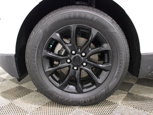 Used 2021 Chevrolet Equinox LS FWD image 35