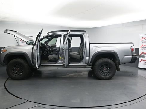 Used 2021 Toyota Tacoma TRD Off-Road AWD/4WD image 28