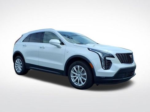 Certified 2023 Cadillac XT4 Luxury w/ Cold Weather Package FWD image 7