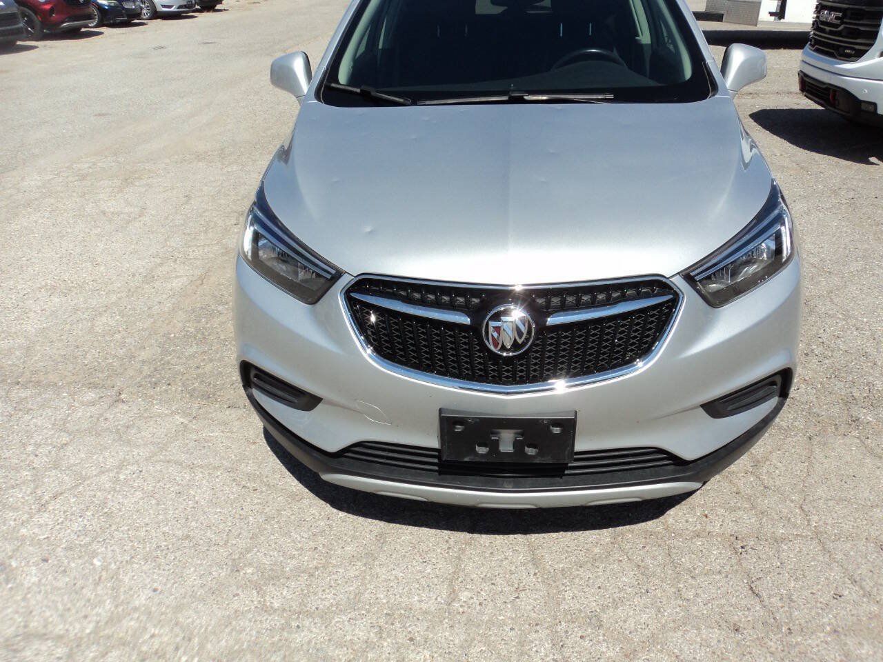 Used 2022 Buick Encore Preferred AWD/4WD image 2