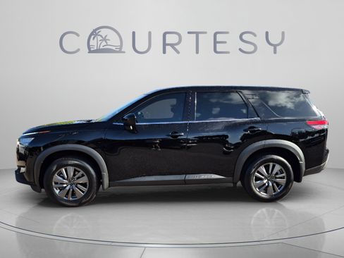 Certified 2025 Nissan Pathfinder S FWD image 2