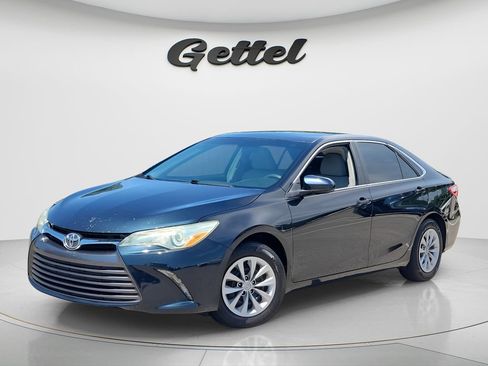 Used 2016 Toyota Camry LE FWD image 1