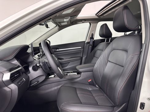 New 2025 Nissan Altima 2.5 SR w/ SR Premium Package image 10